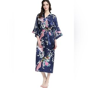 Elegant Luxury Floral Women's Robe Size Large/XLarge
